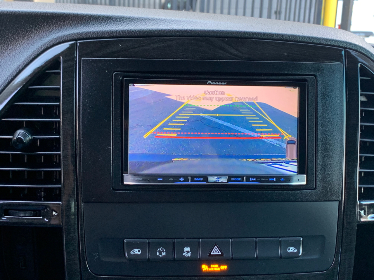 Mercedes-Benz Metris Passenger Van Standard Roof 126" Wheelbase 2018