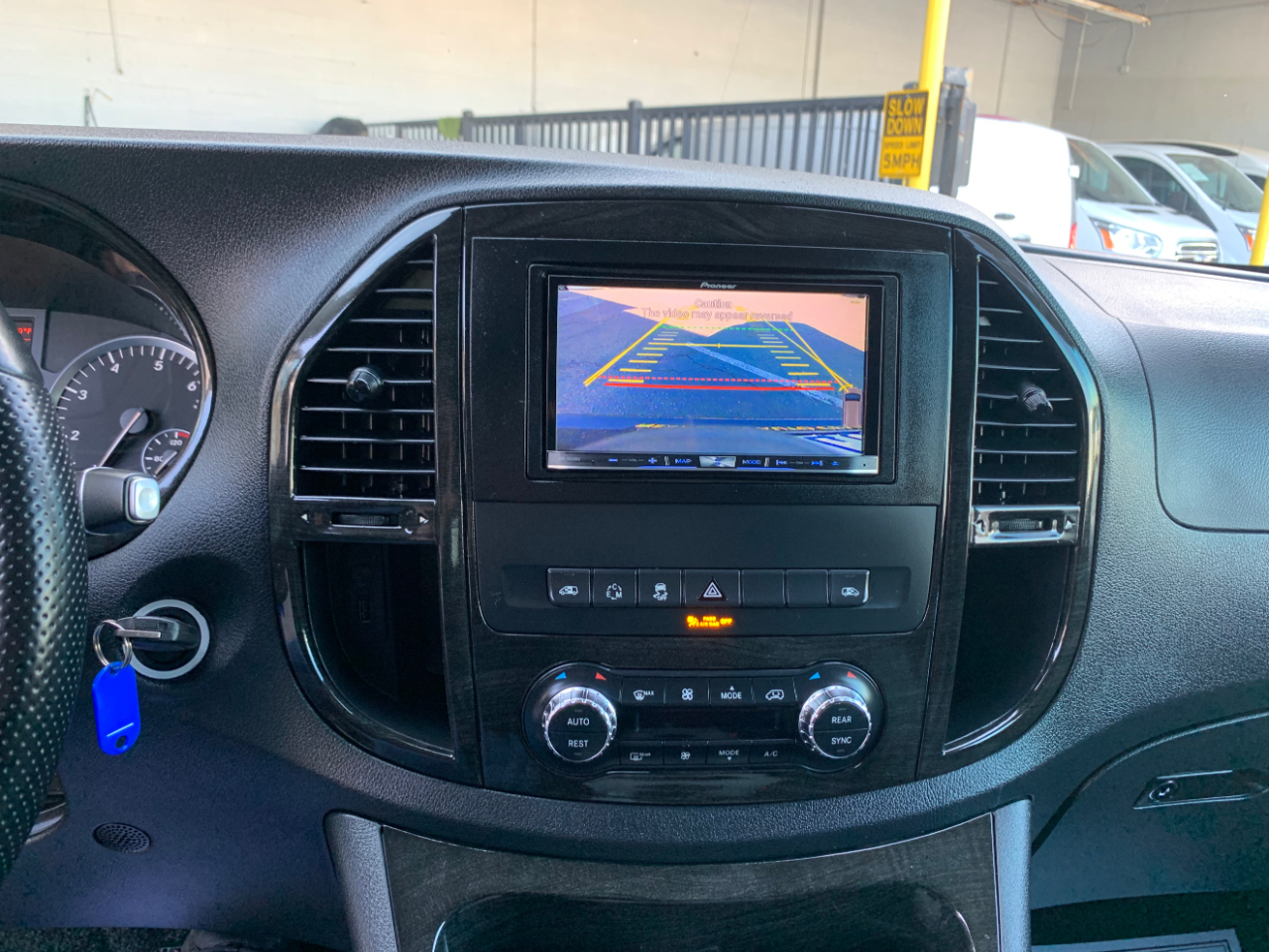 Mercedes-Benz Metris Passenger Van Standard Roof 126" Wheelbase 2018