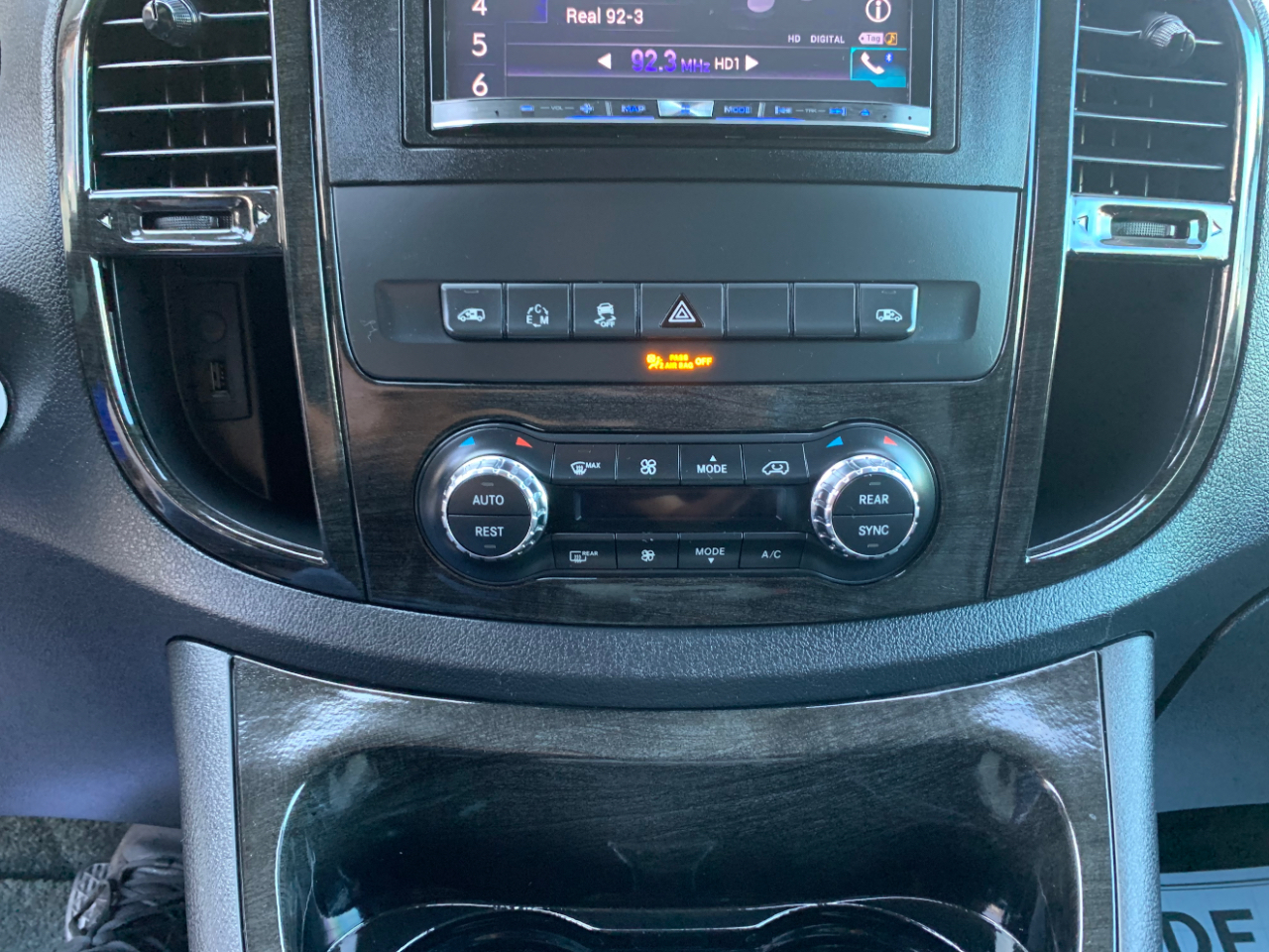 Mercedes-Benz Metris Passenger Van Standard Roof 126" Wheelbase 2018