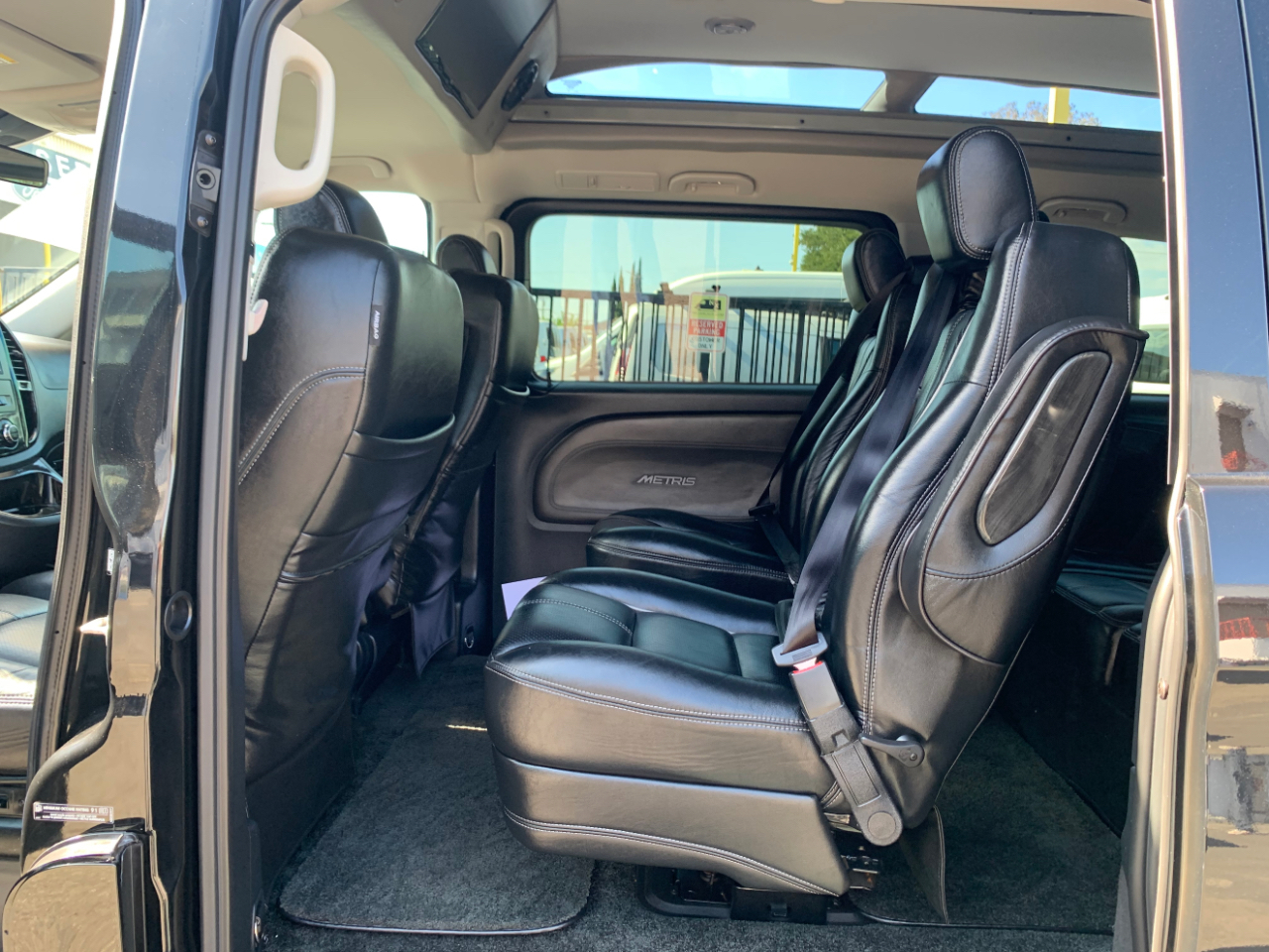 Mercedes-Benz Metris Passenger Van Standard Roof 126" Wheelbase 2018