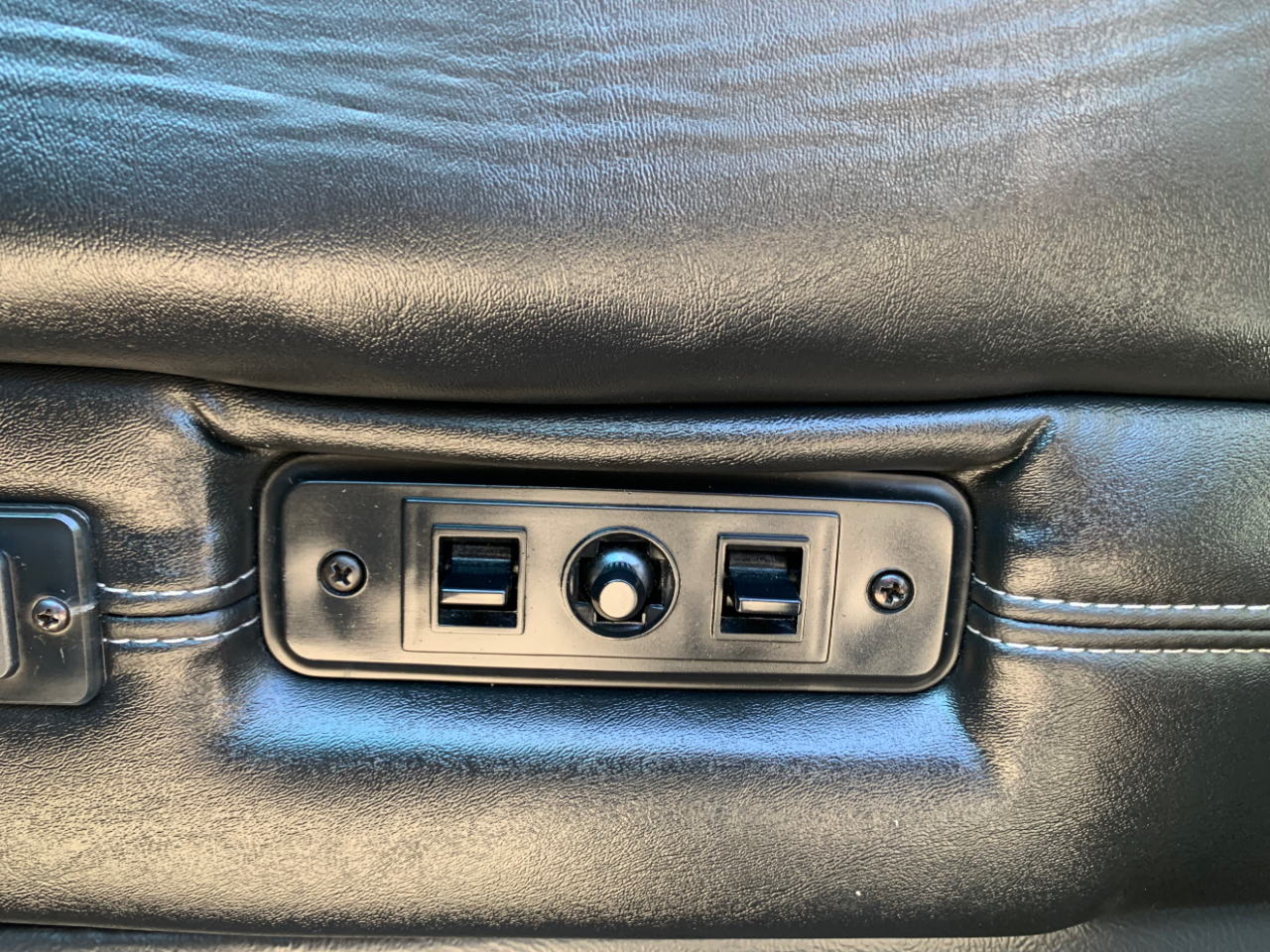 Mercedes-Benz Metris Passenger Van Standard Roof 126" Wheelbase 2018
