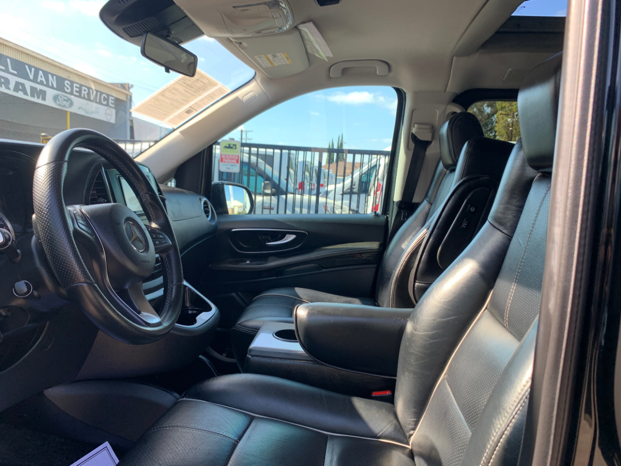 Mercedes-Benz Metris Passenger Van Standard Roof 126" Wheelbase 2018