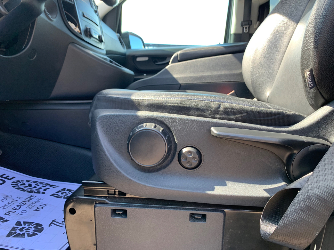 Mercedes-Benz Metris Passenger Van Standard Roof 126" Wheelbase 2019