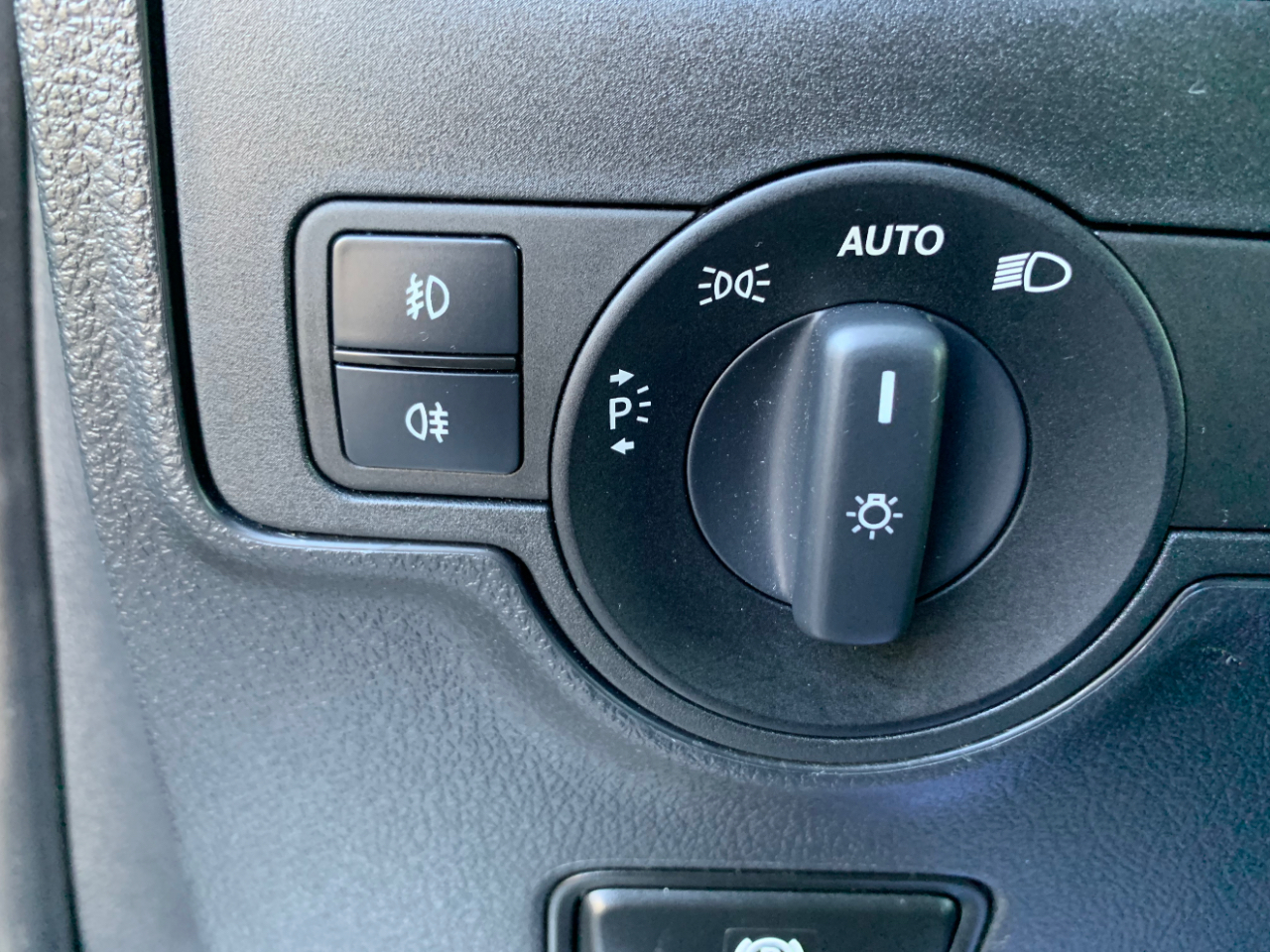 Mercedes-Benz Metris Passenger Van Standard Roof 126" Wheelbase 2019
