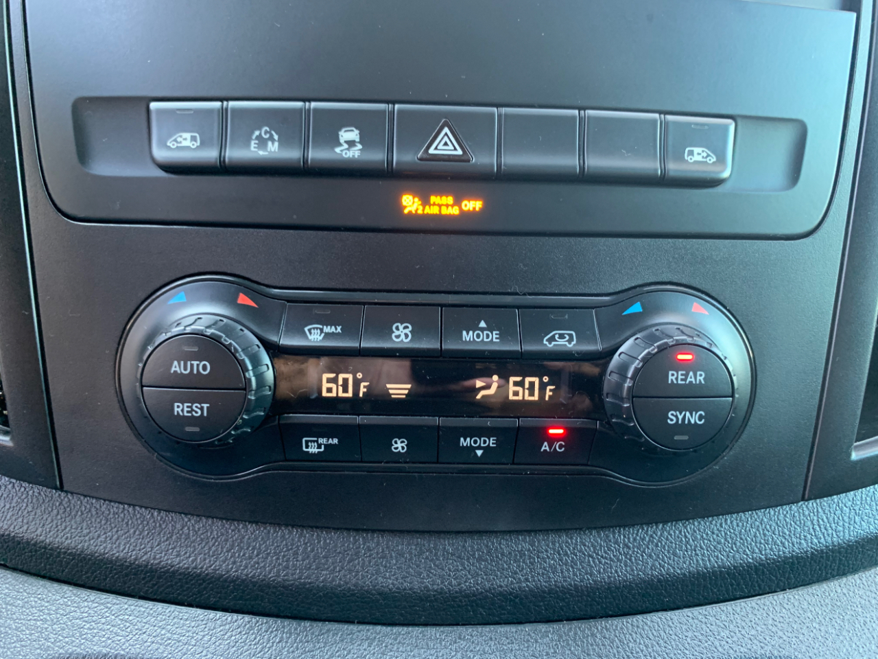 Mercedes-Benz Metris Passenger Van Standard Roof 126" Wheelbase 2019