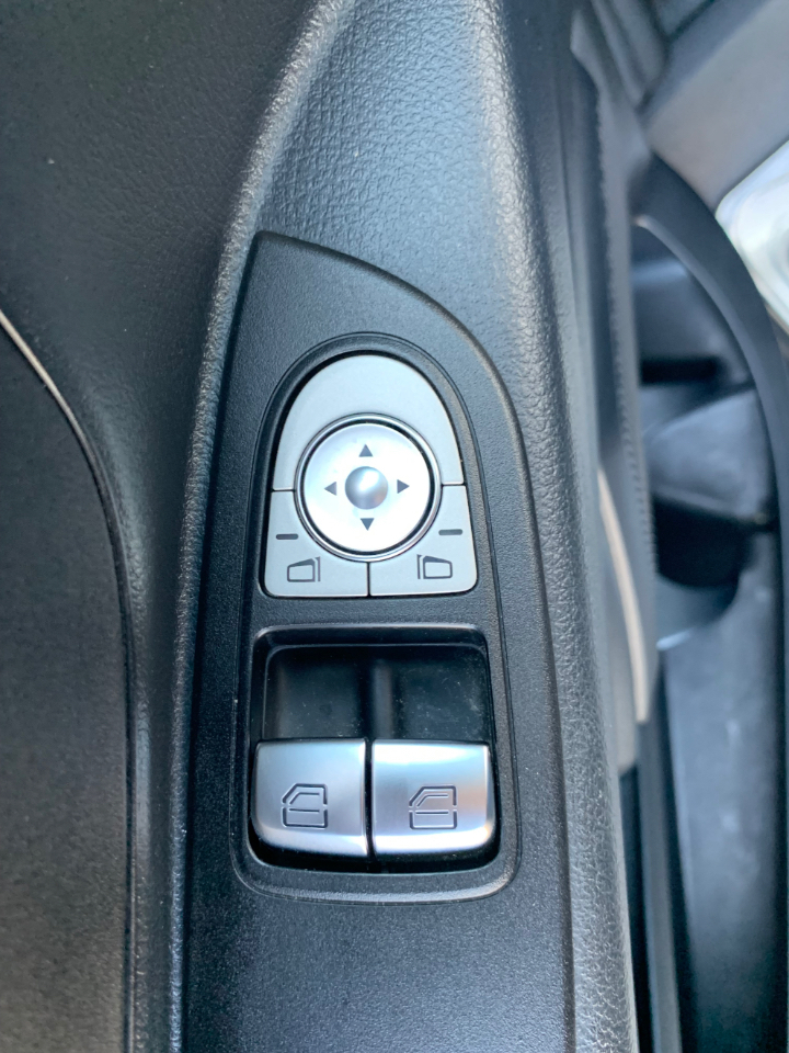 Mercedes-Benz Metris Passenger Van Standard Roof 126" Wheelbase 2019