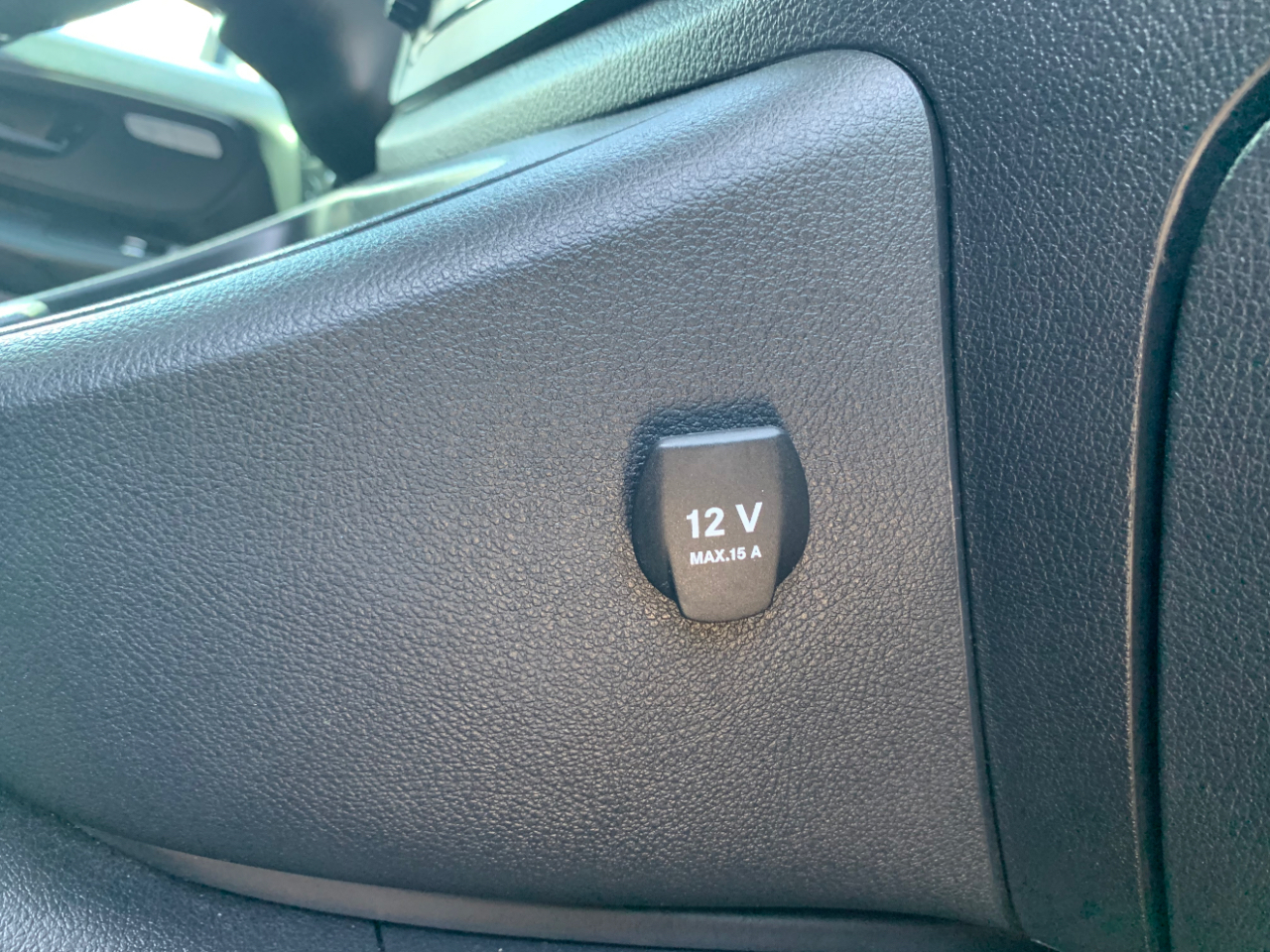 Mercedes-Benz Metris Passenger Van Standard Roof 126" Wheelbase 2019