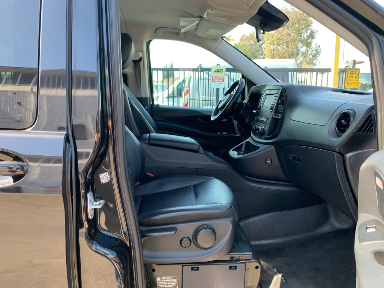 Mercedes-Benz Metris Passenger Van Standard Roof 126" Wheelbase 2019