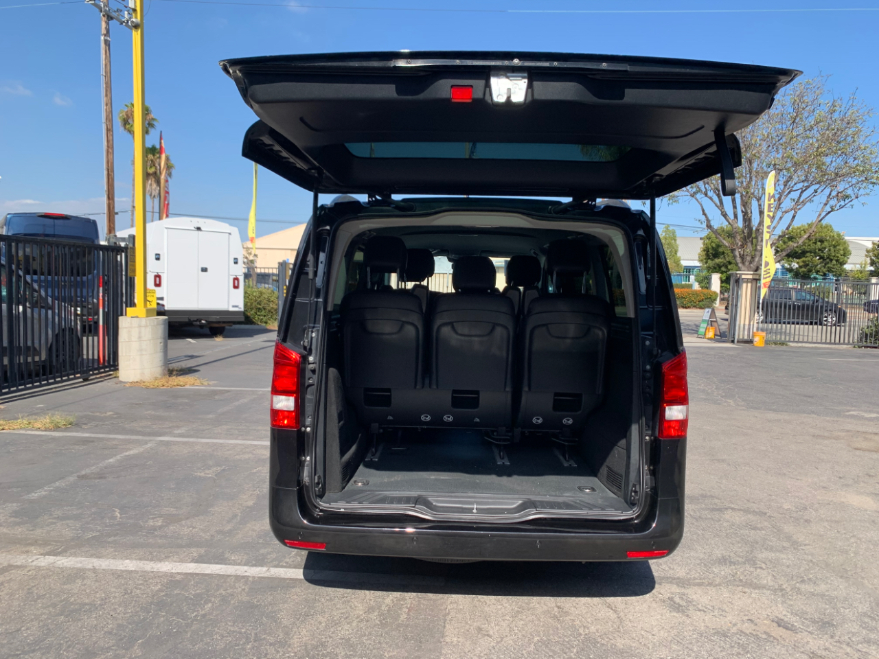 Mercedes-Benz Metris Passenger Van Standard Roof 126" Wheelbase 2019