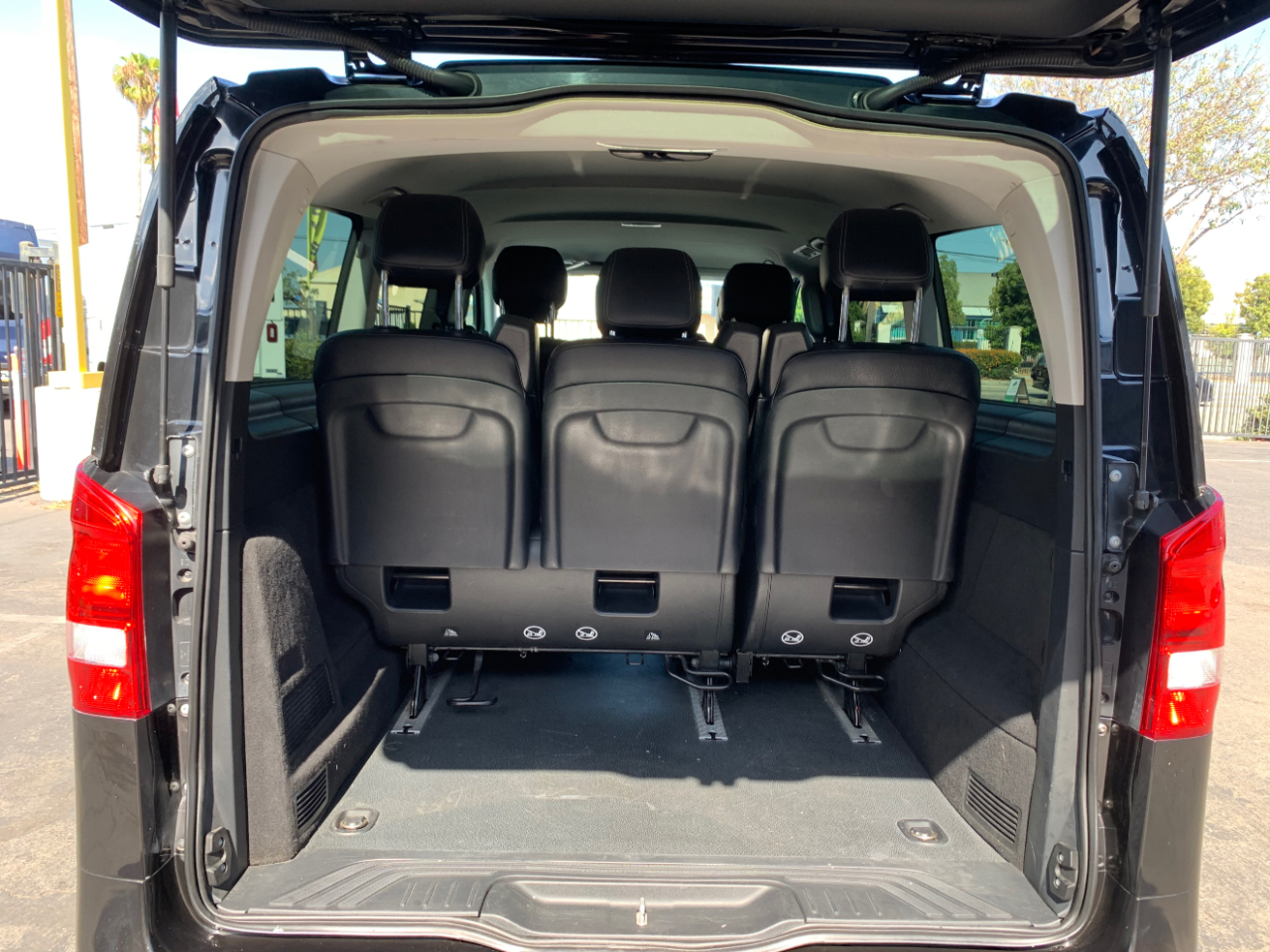 Mercedes-Benz Metris Passenger Van Standard Roof 126" Wheelbase 2019