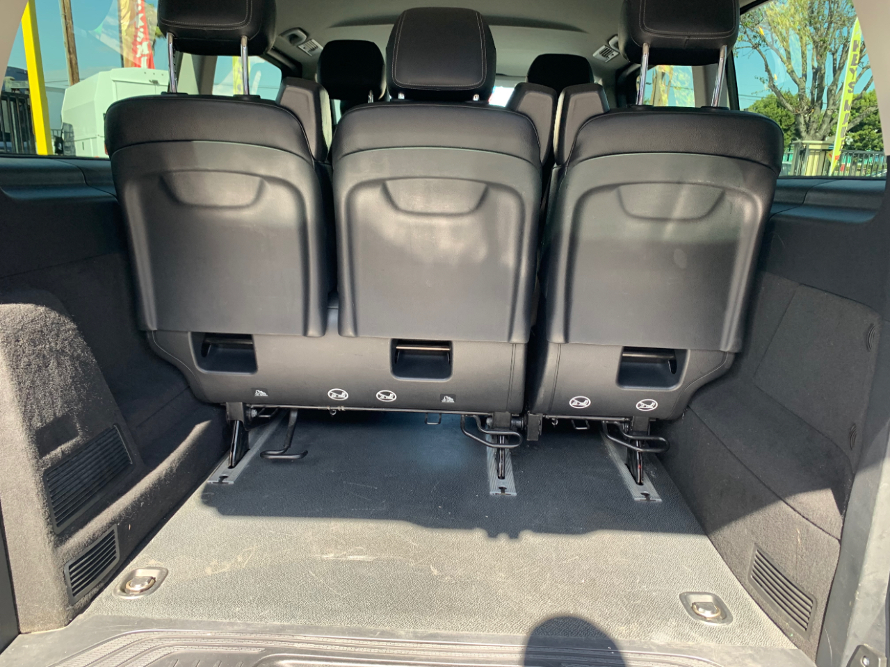 Mercedes-Benz Metris Passenger Van Standard Roof 126" Wheelbase 2019