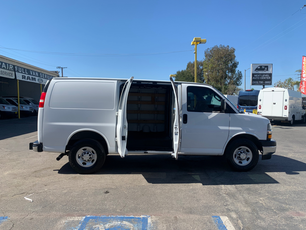 Chevrolet Express Cargo Van RWD 2500 135" 2018