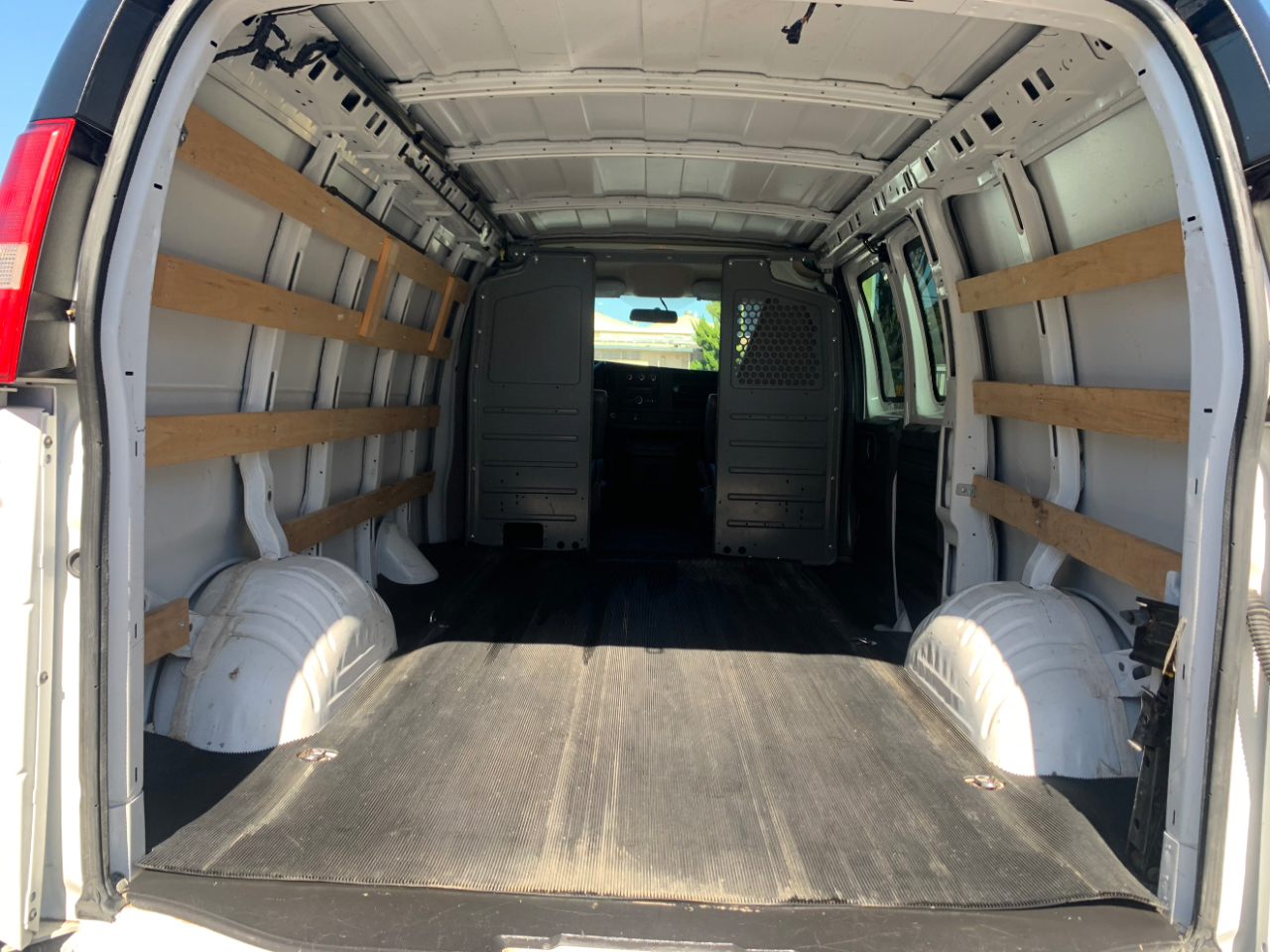 Chevrolet Express Cargo Van RWD 2500 135" 2018