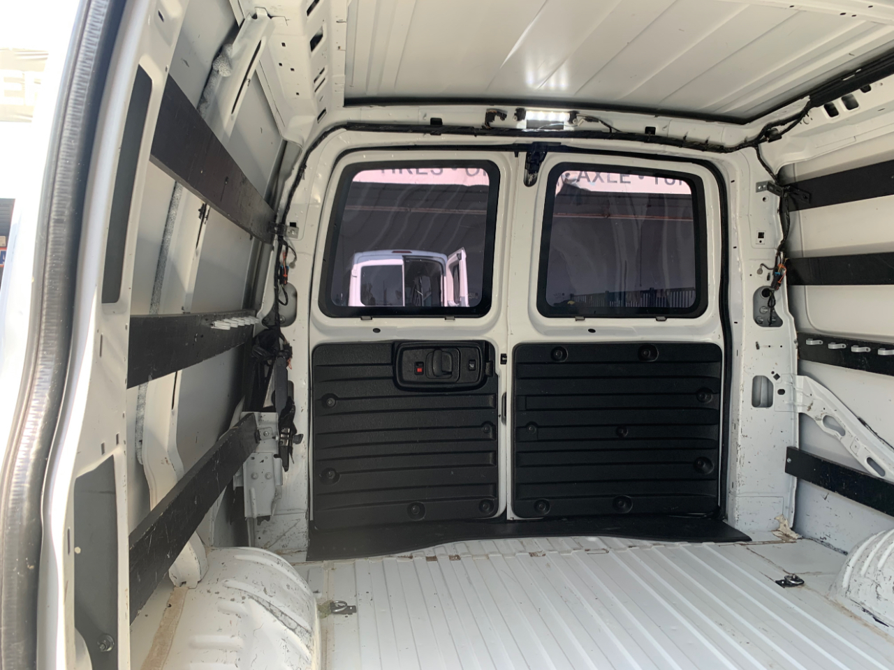 GMC Savana Cargo Van RWD 2500 135" 2019