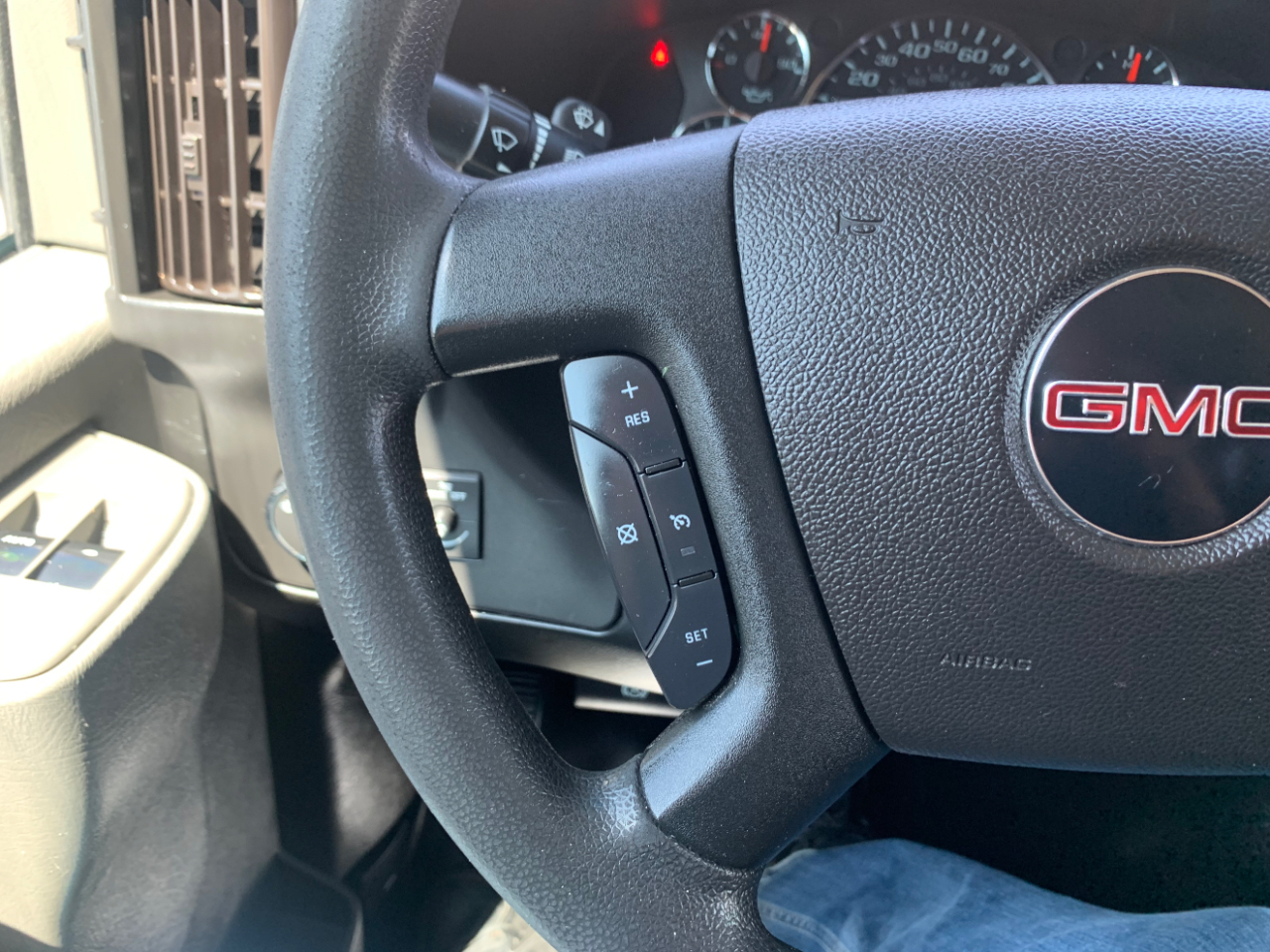 GMC Savana Cargo Van RWD 2500 135" 2019