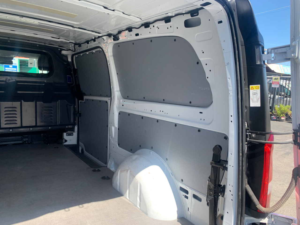 Mercedes-Benz Metris Cargo Van Standard Roof 135" Wheelbase 2022