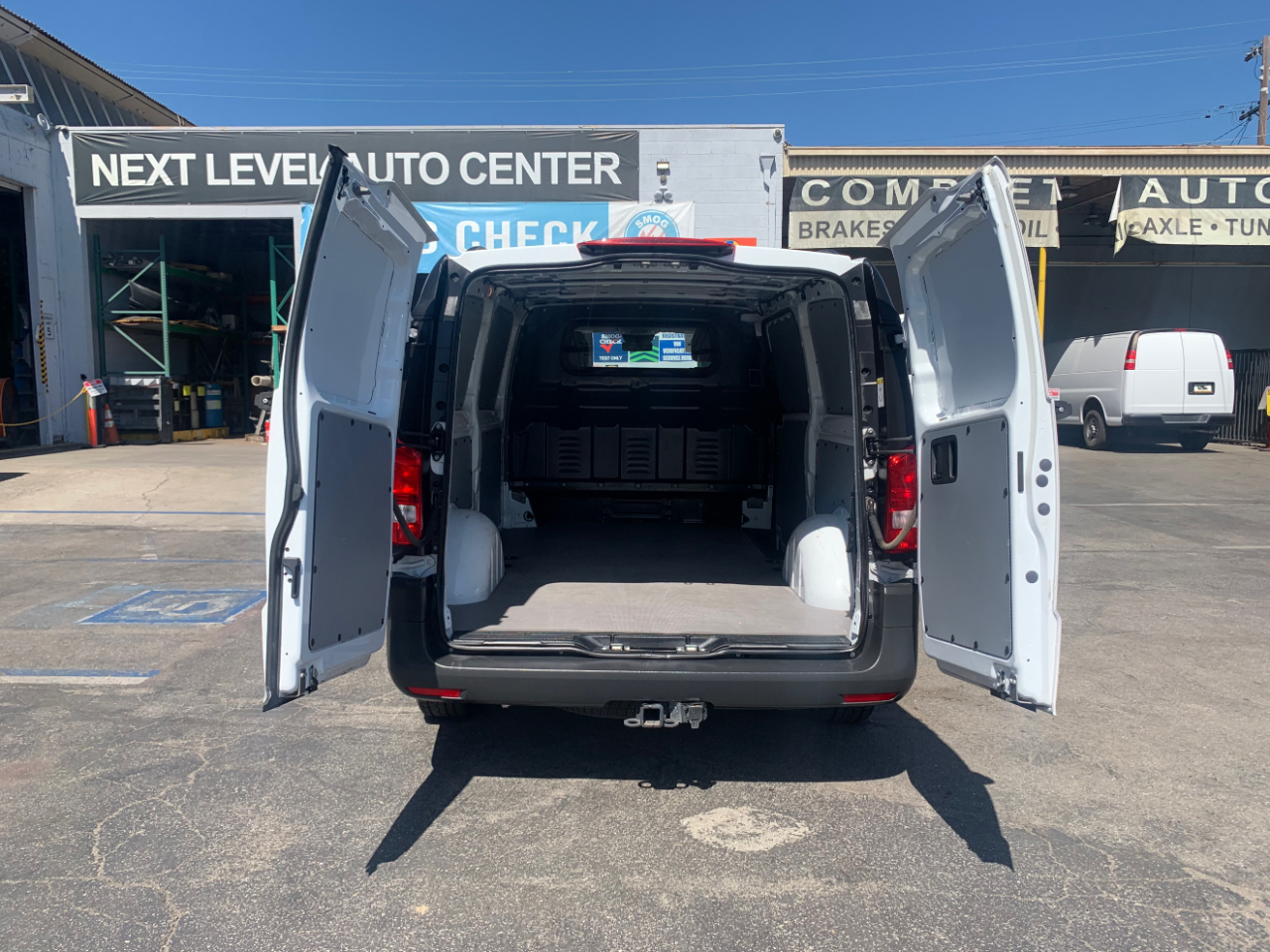 Mercedes-Benz Metris Cargo Van Standard Roof 135" Wheelbase 2022