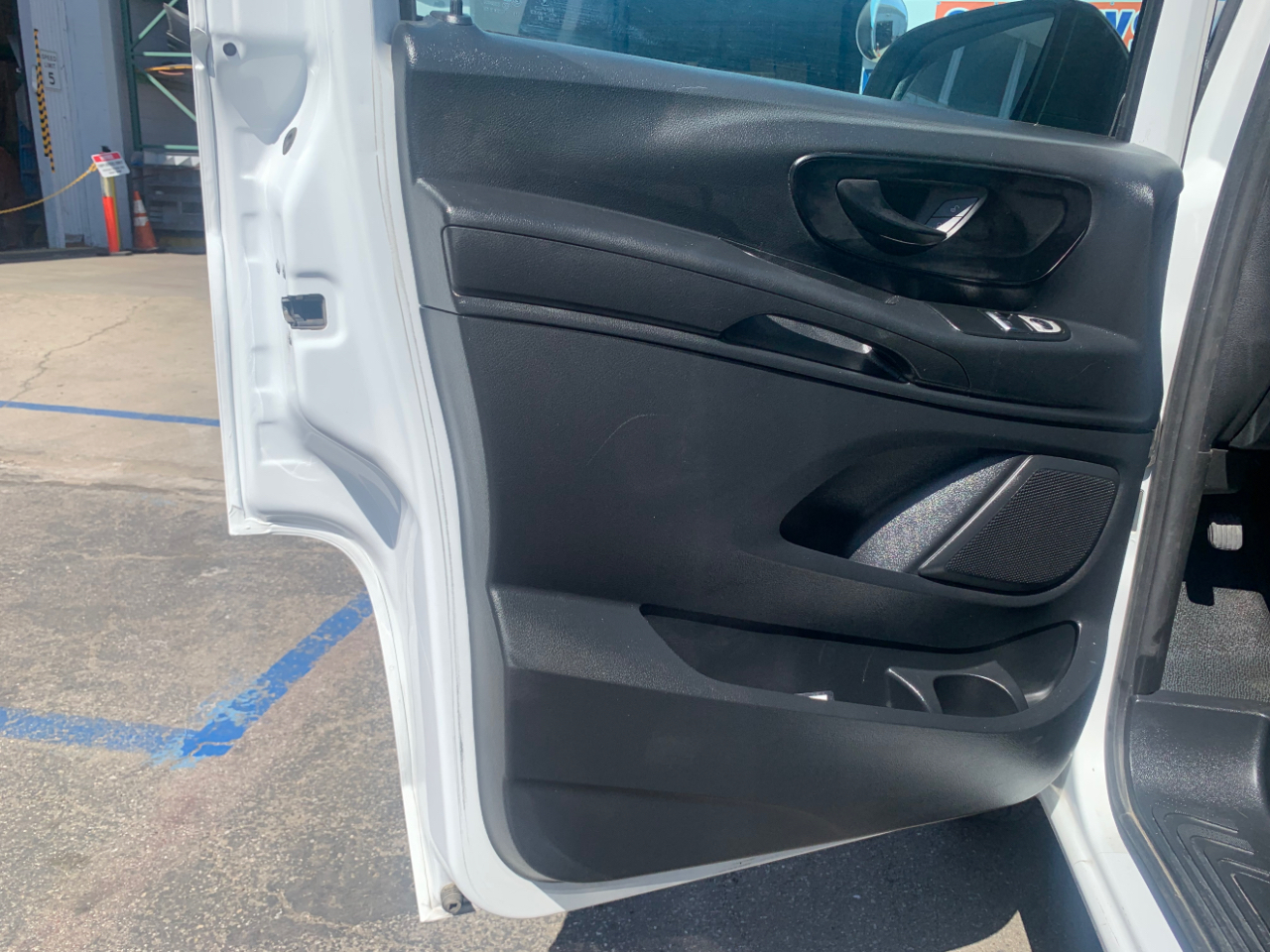 Mercedes-Benz Metris Cargo Van Standard Roof 135" Wheelbase 2022