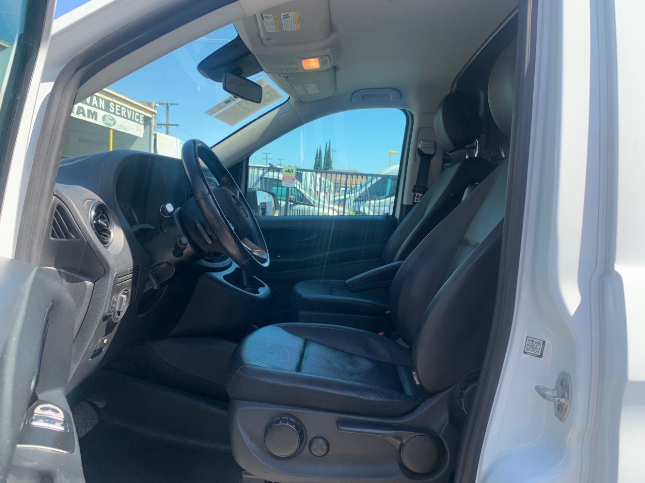 Mercedes-Benz Metris Cargo Van Standard Roof 135" Wheelbase 2022