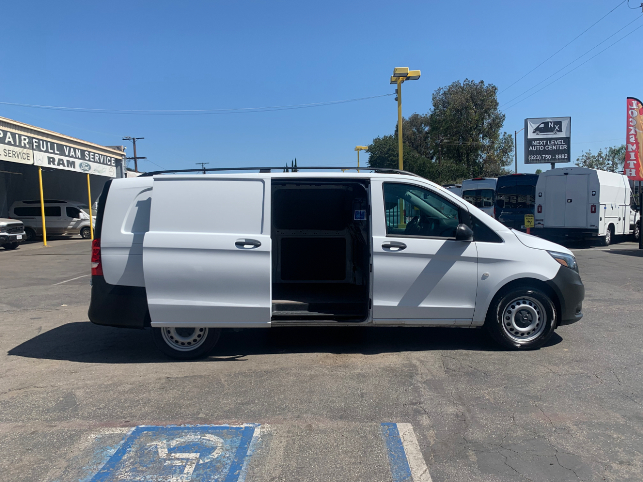 Mercedes-Benz Metris Cargo Van Standard Roof 135" Wheelbase 2022