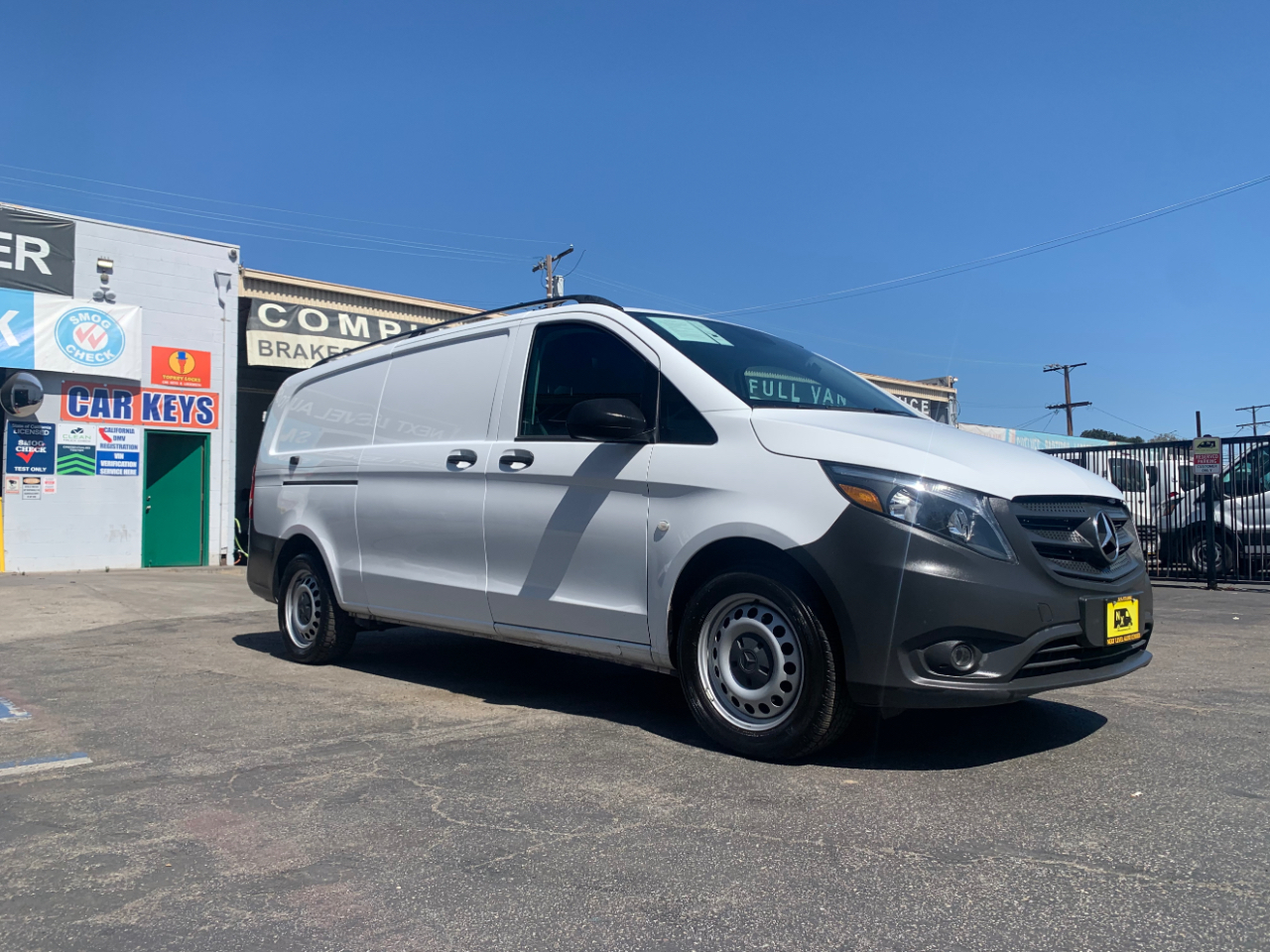 Mercedes-Benz Metris Cargo Van Standard Roof 135" Wheelbase 2022