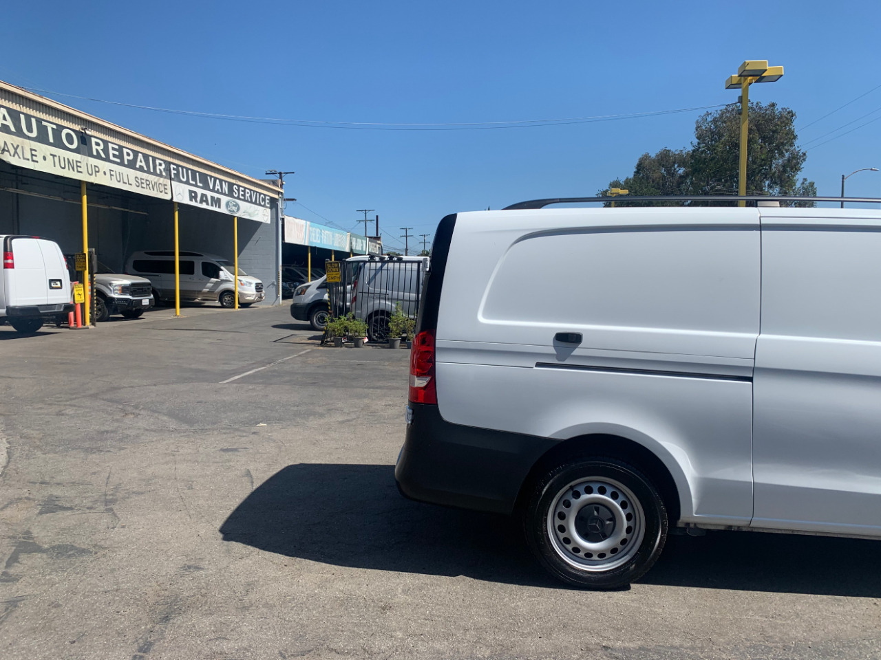 Mercedes-Benz Metris Cargo Van Standard Roof 135" Wheelbase 2022
