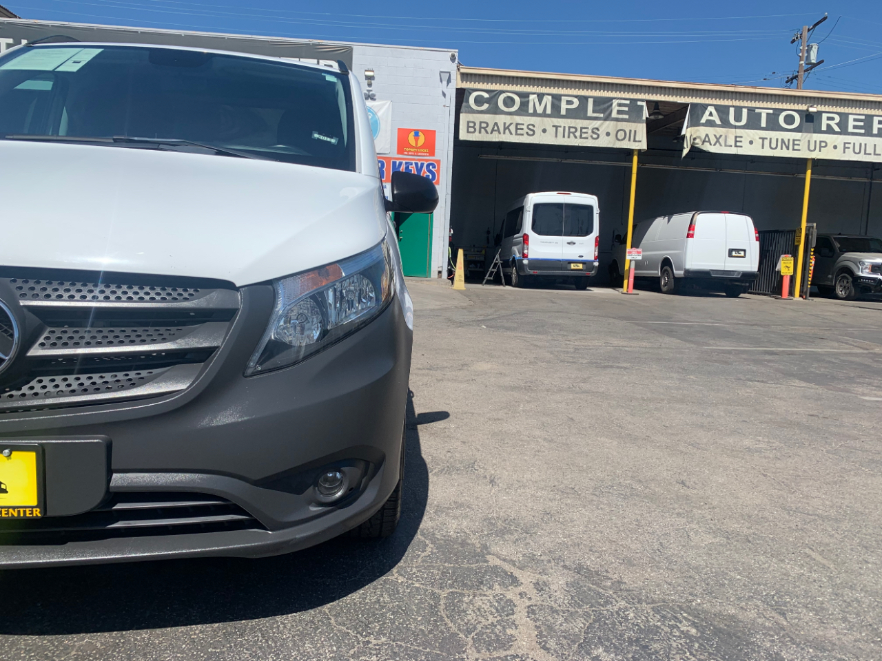 Mercedes-Benz Metris Cargo Van Standard Roof 135" Wheelbase 2022