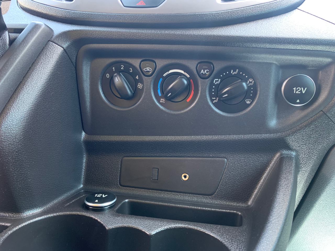 Ford Transit Wagon T-150 130" Med Roof XLT Sliding RH Dr 2015