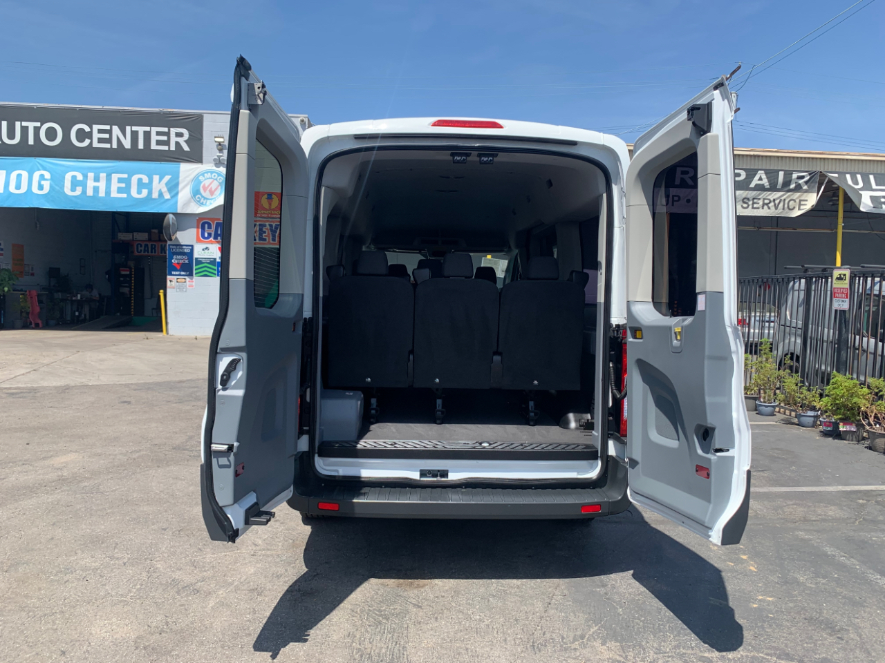Ford Transit Wagon T-150 130" Med Roof XLT Sliding RH Dr 2015