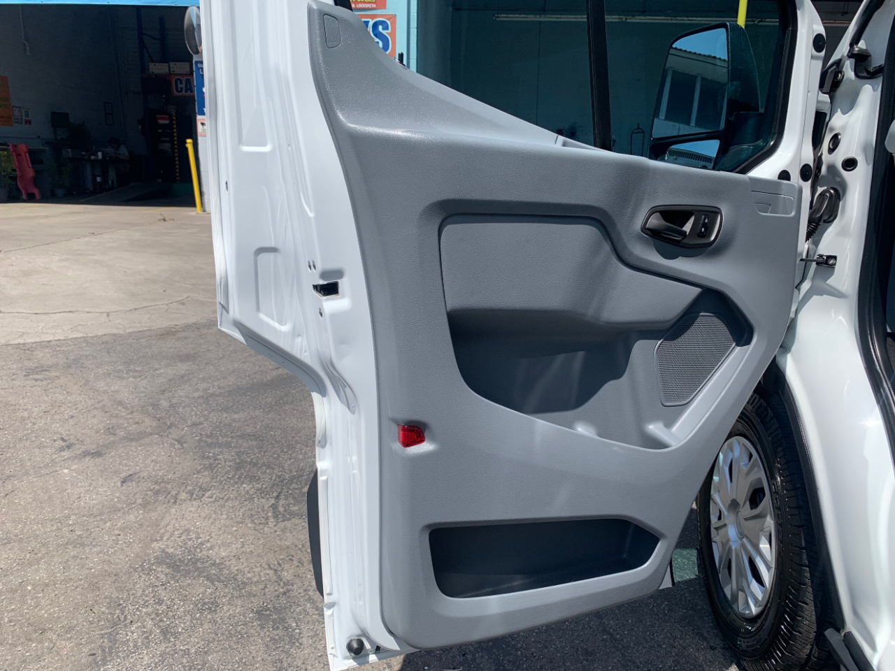Ford Transit Wagon T-150 130" Med Roof XLT Sliding RH Dr 2015