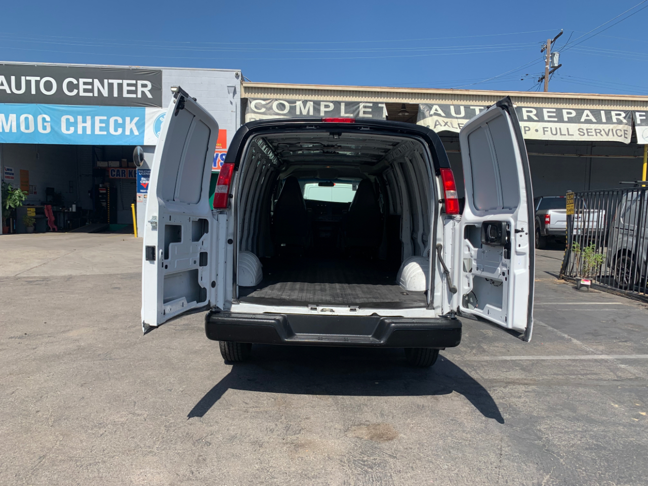 GMC Savana Cargo Van RWD 2500 155" 2023