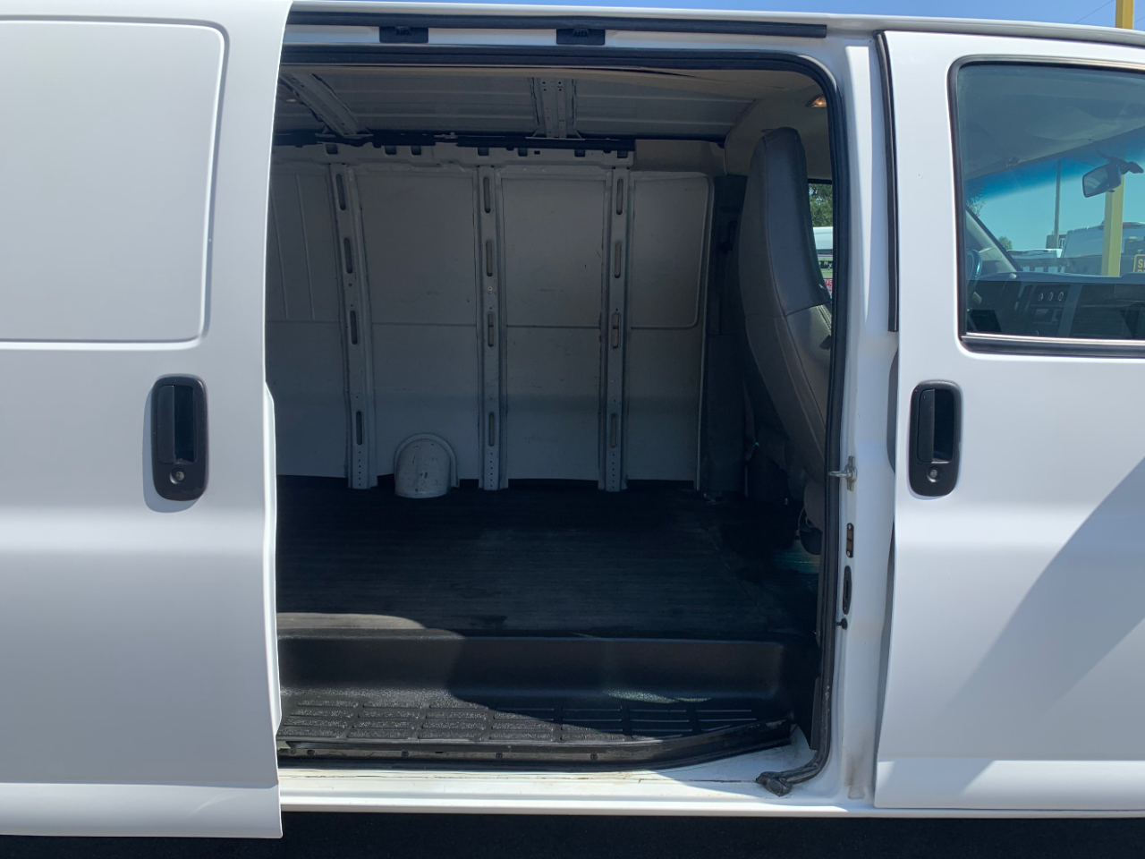 GMC Savana Cargo Van RWD 2500 155" 2023