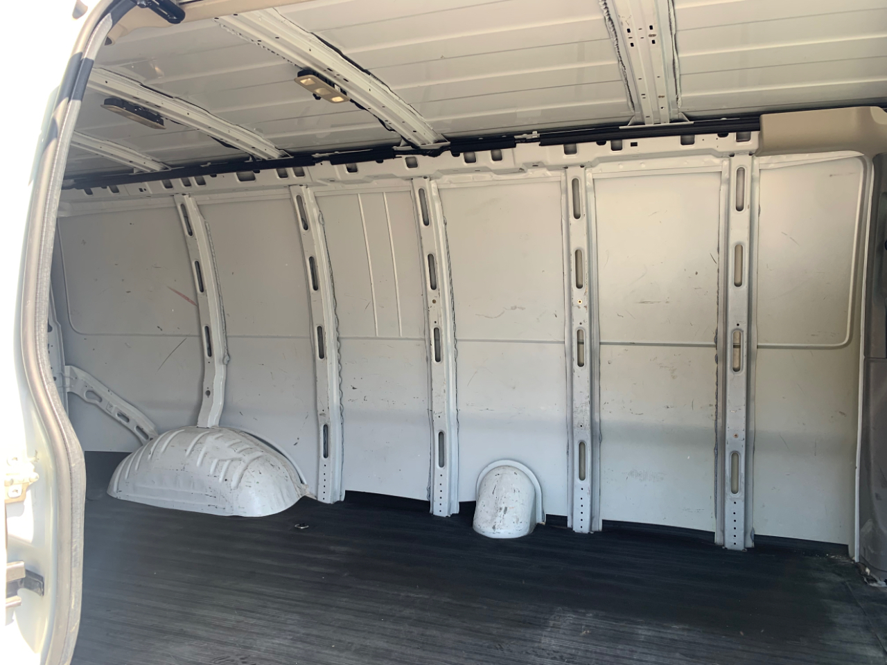 GMC Savana Cargo Van RWD 2500 155" 2023