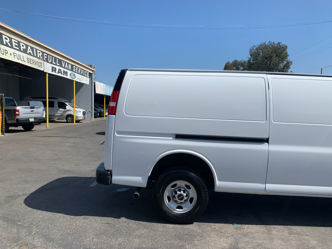 GMC Savana Cargo Van RWD 2500 155" 2023