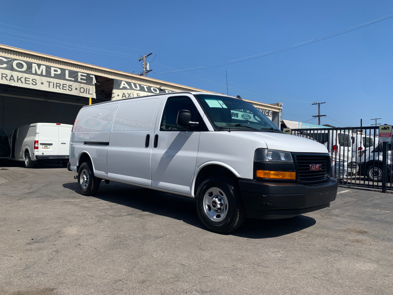 GMC Savana Cargo Van RWD 2500 155" 2023