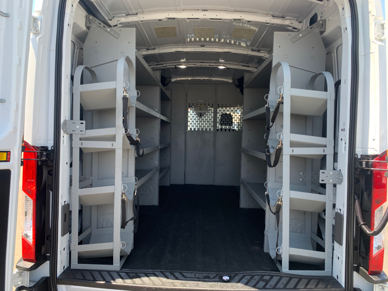 Ford Transit Cargo Van T-250 148" Med Rf 9070 GVWR RWD 2022