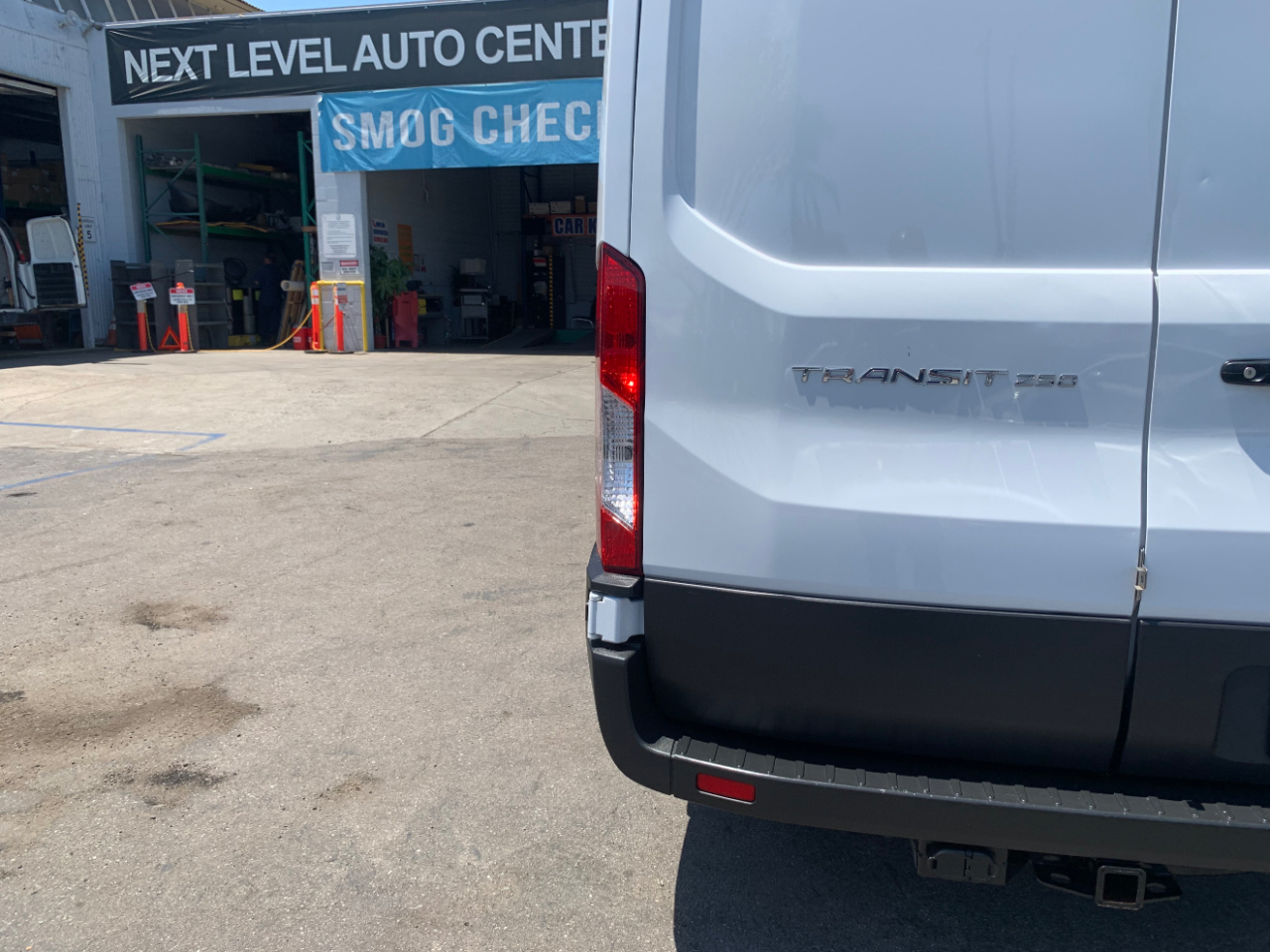 Ford Transit Cargo Van T-250 148" Med Rf 9070 GVWR RWD 2022