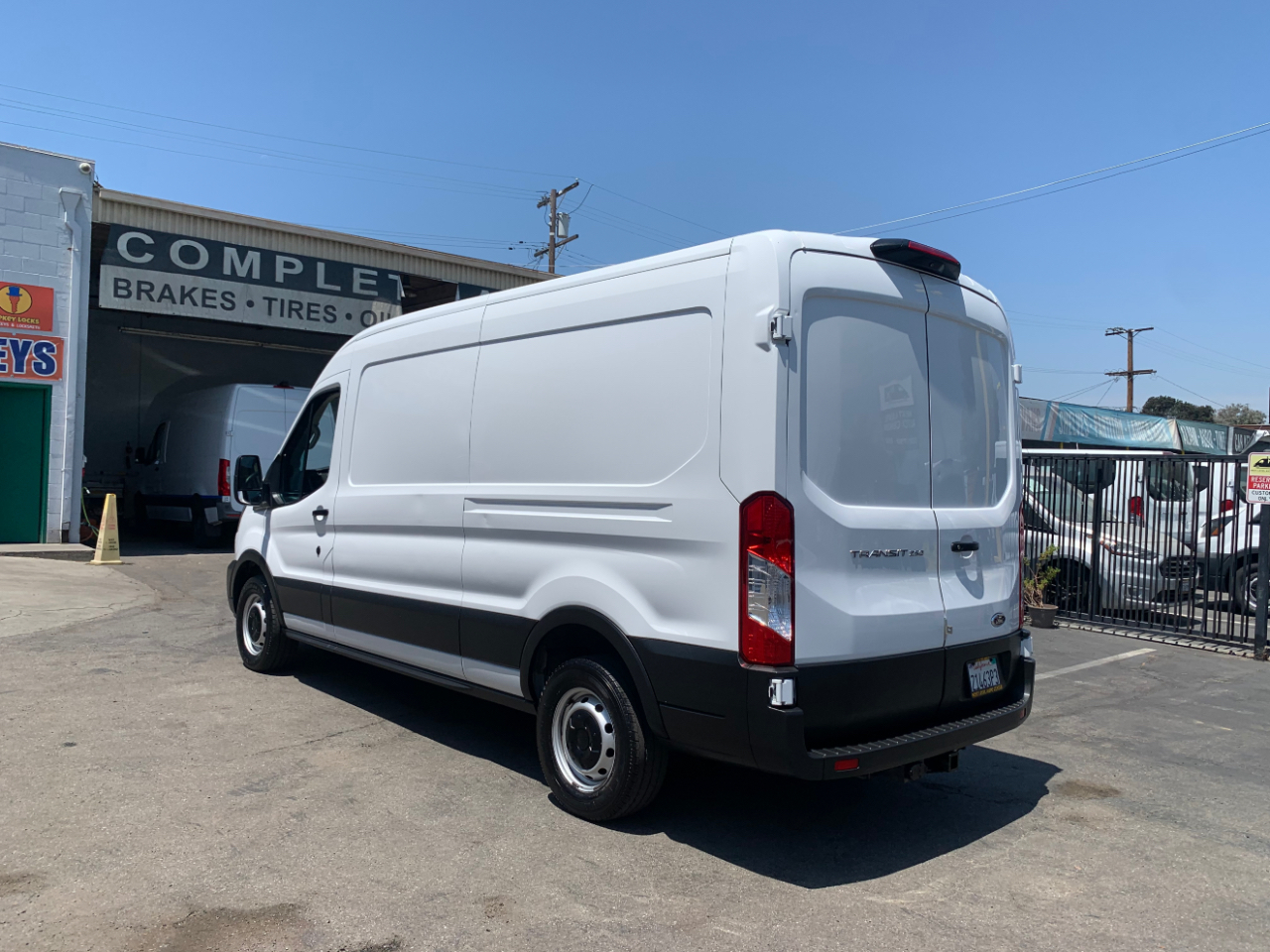 Ford Transit Cargo Van T-250 148" Med Rf 9070 GVWR RWD 2022