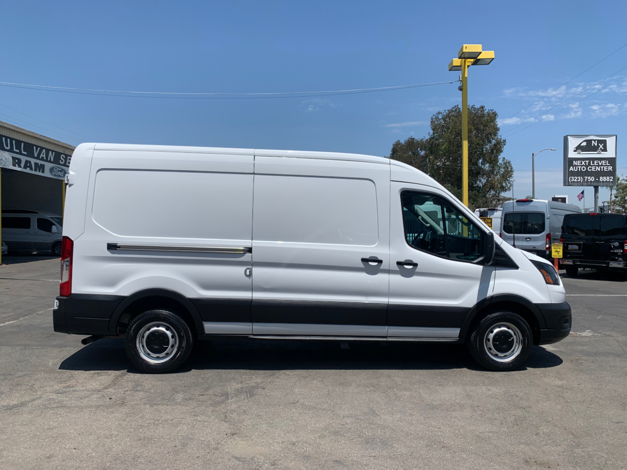 Ford Transit Cargo Van T-250 148" Med Rf 9070 GVWR RWD 2022