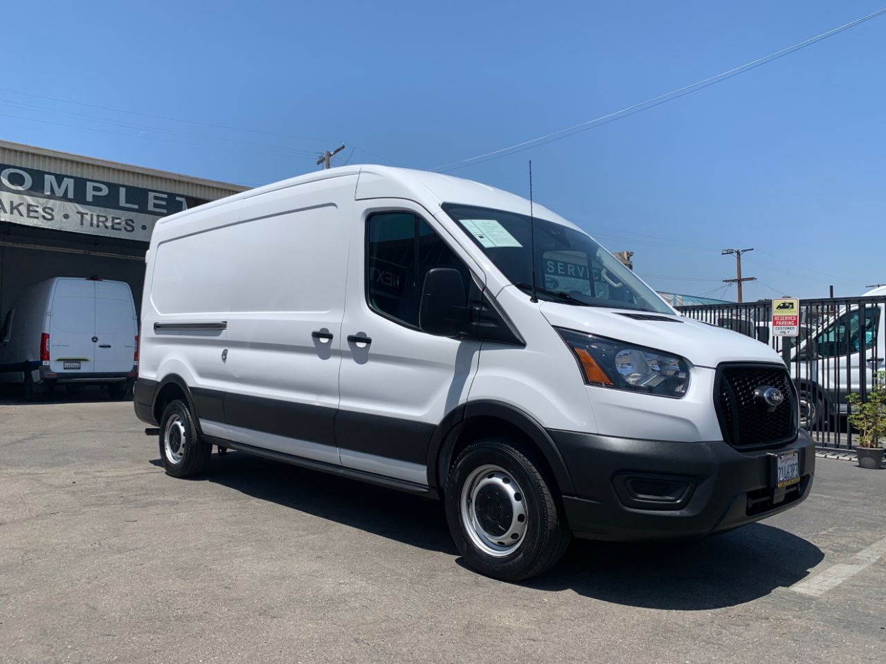 Ford Transit Cargo Van T-250 148" Med Rf 9070 GVWR RWD 2022