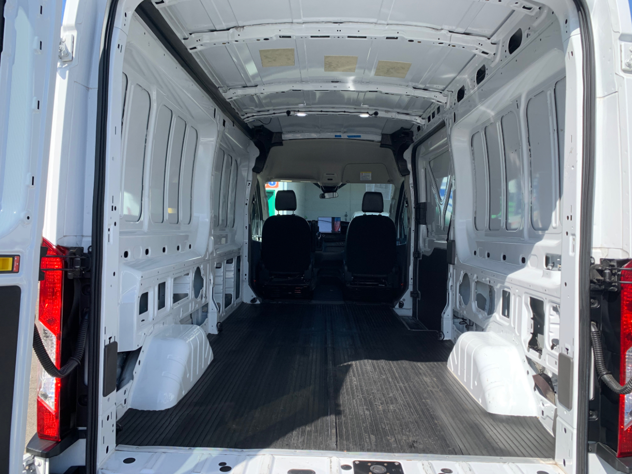 Ford Transit Cargo Van T-150 148" Med Rf 8670 GVWR RWD 2022