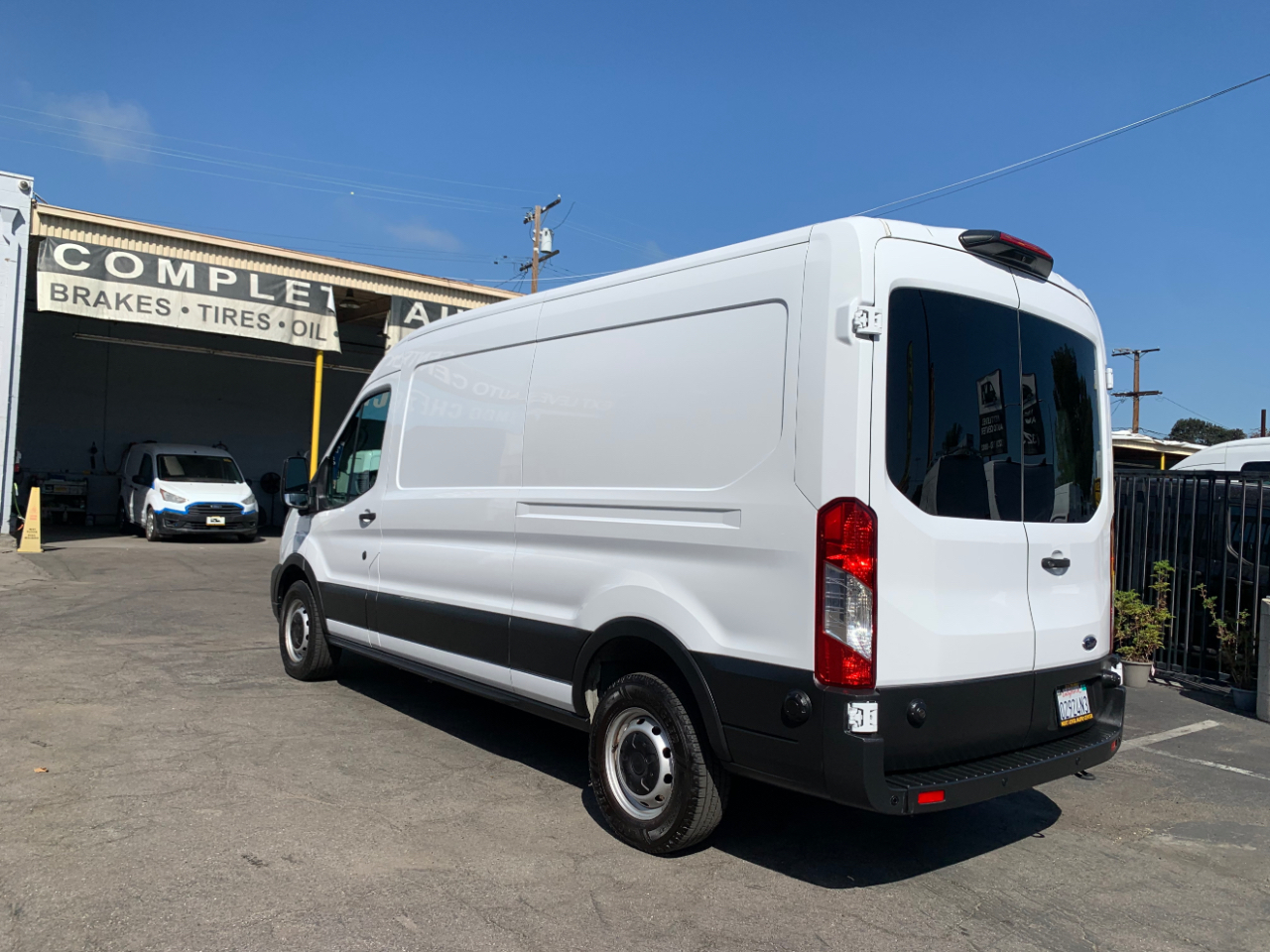 Ford Transit Cargo Van T-150 148" Med Rf 8670 GVWR RWD 2022