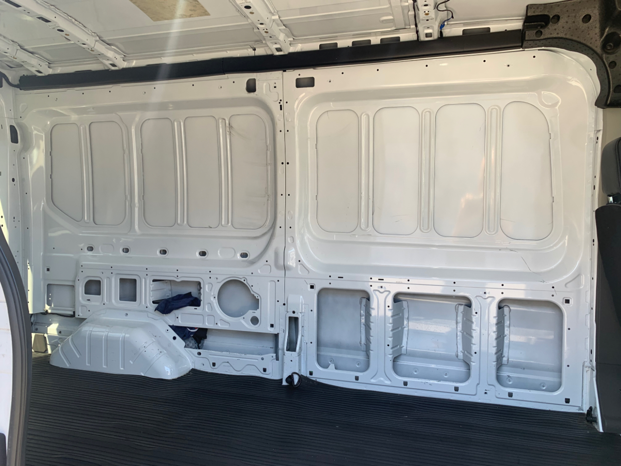 Ford Transit Cargo Van T-150 148" Med Rf 8670 GVWR RWD 2022