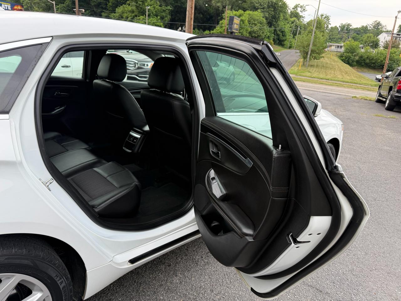 Chevrolet Impala 4dr Sdn LT w/1LT 2018