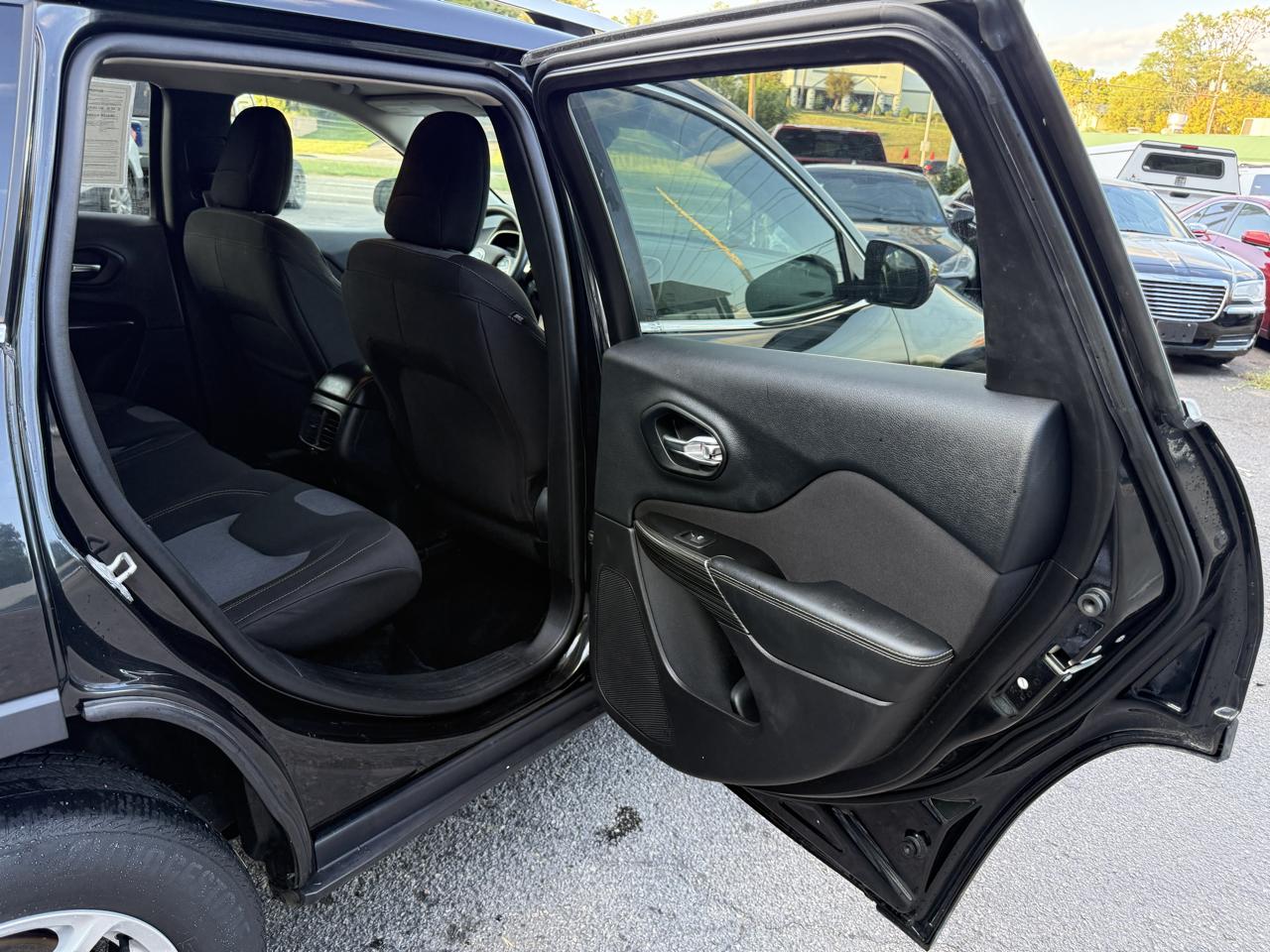 Jeep Cherokee 4WD 4dr Latitude 2014