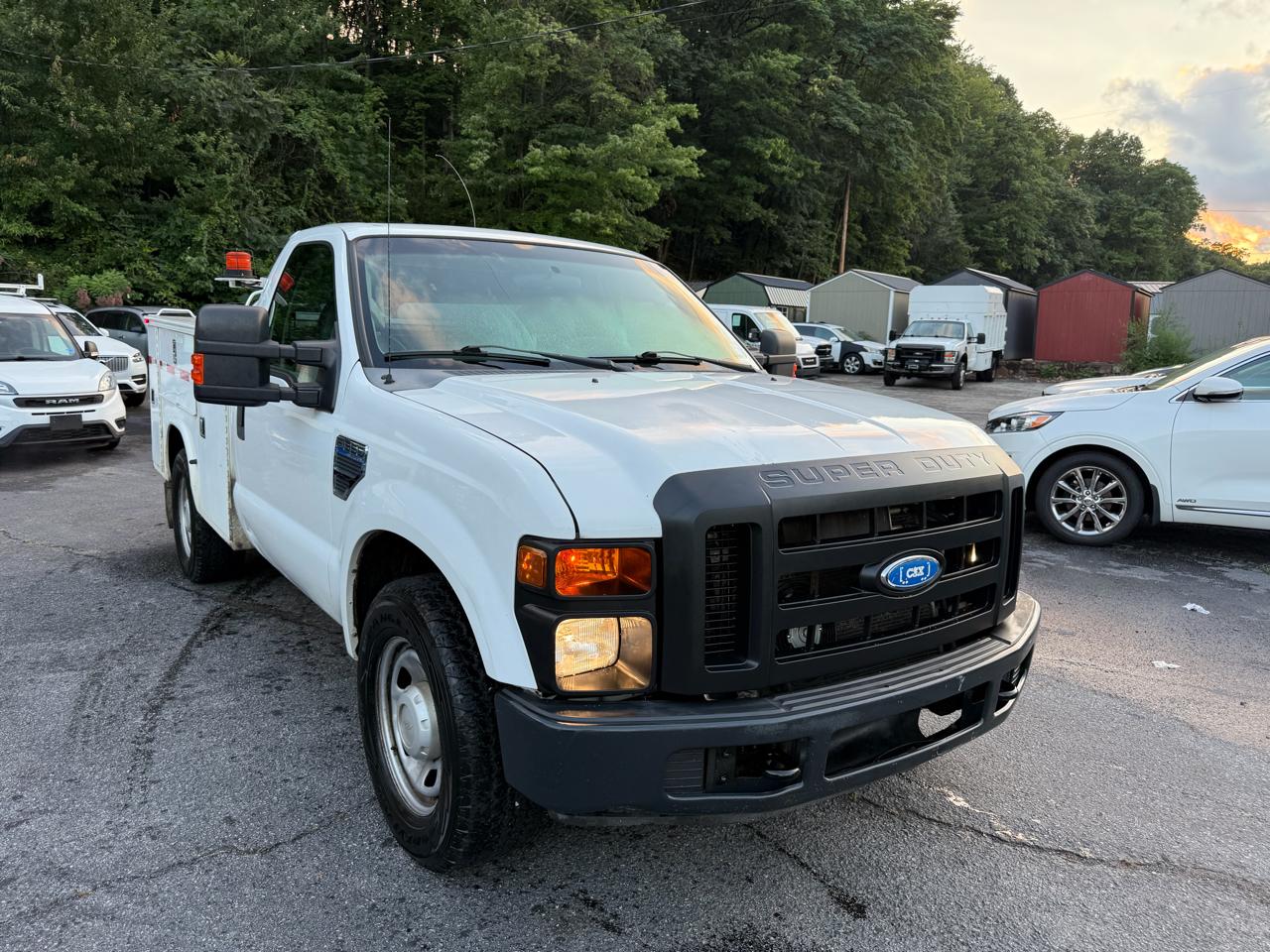 Ford Super Duty F-350 SRW 2WD Reg Cab 137" XLT 2010
