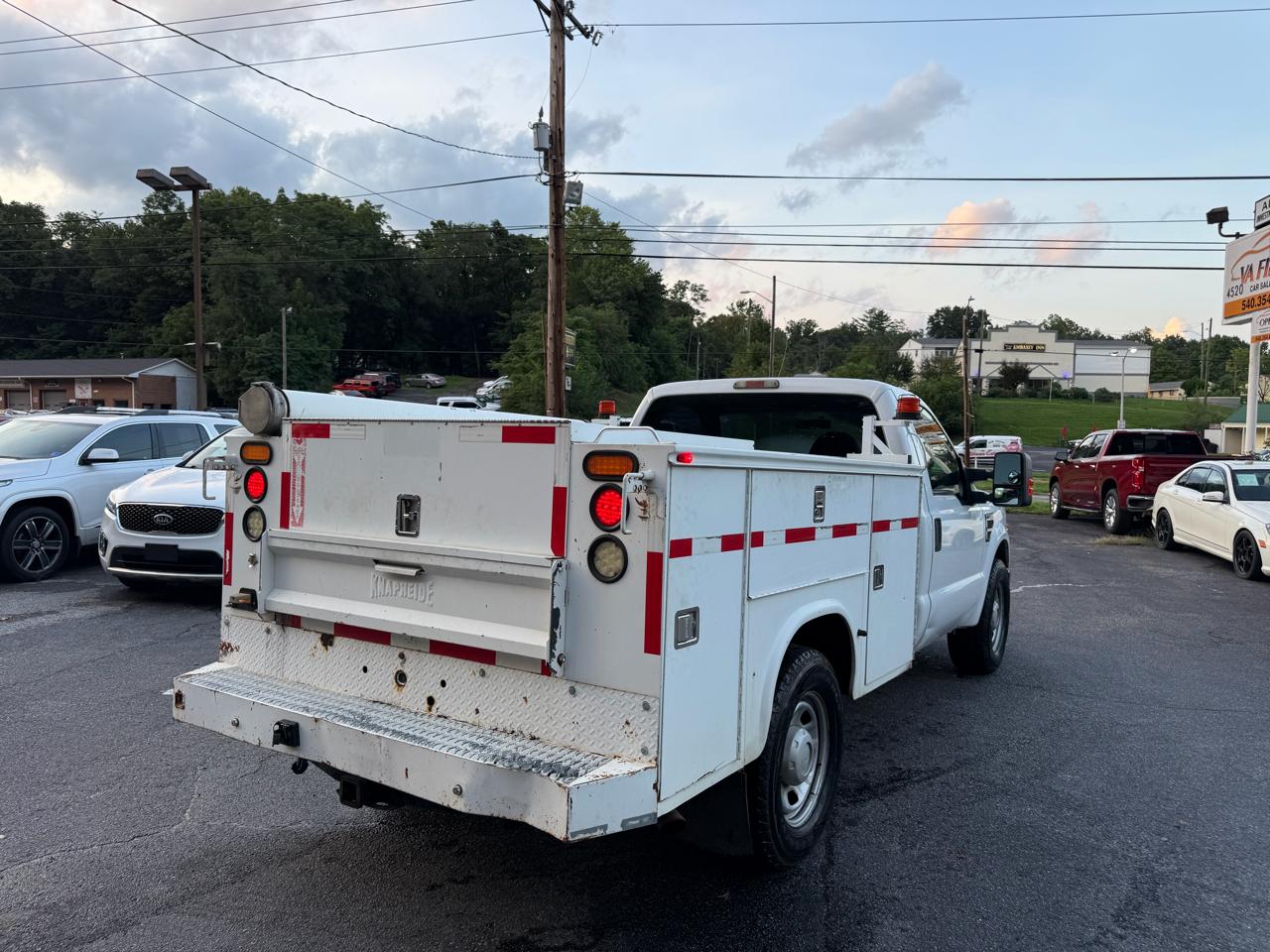 Ford Super Duty F-350 SRW 2WD Reg Cab 137" XLT 2010