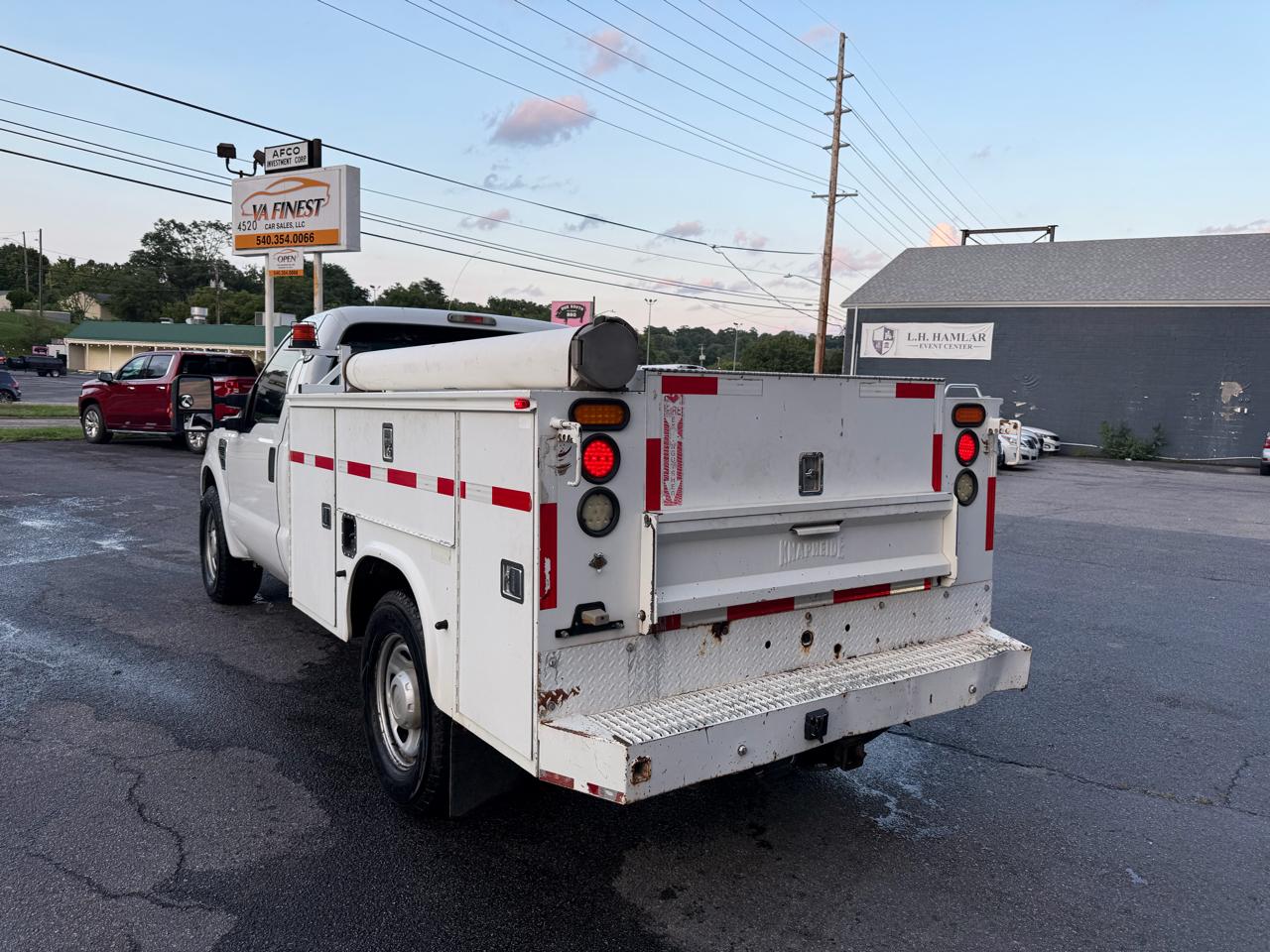 Ford Super Duty F-350 SRW 2WD Reg Cab 137" XLT 2010