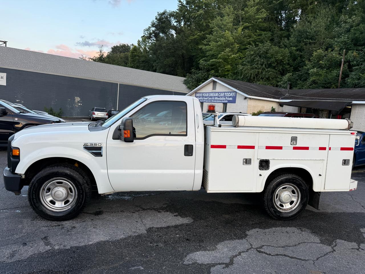 Ford Super Duty F-350 SRW 2WD Reg Cab 137" XLT 2010