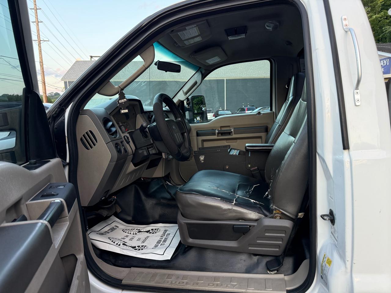 Ford Super Duty F-350 SRW 2WD Reg Cab 137" XLT 2010
